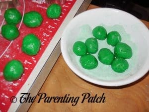 Green Powdered Sugar for Grinch Cookies