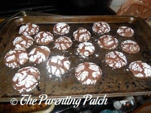 Allowing the Chocolate Cake Crinkles to Cool