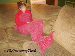 Heather Using the GearBest Mermaid Tail Blanket 1