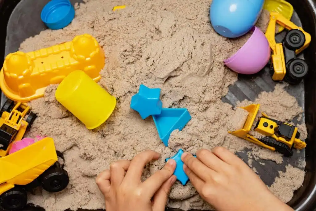 Kinetic sand has toys for sensory support