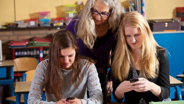 How To Teach Kids Critical Thinking In The Age Of Social Media