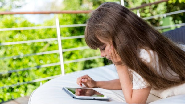 Influencer’s ‘Controversial’ Decision To Not Allow Her Kids Phones, Despite Them Having Social Media, Sparks Screen-Time Debate