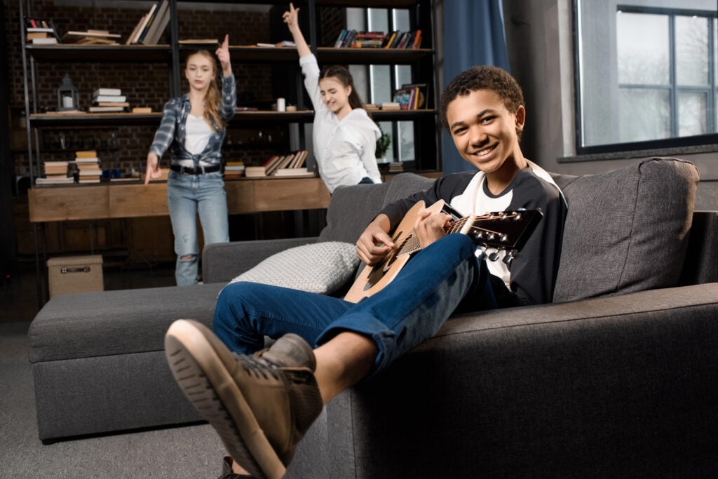 teenagers playing acustic guitar