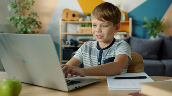 NYC Institutes Groundbreaking AI Moratorium in Schools, Parents React