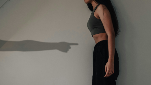 What Does “Gyat” Mean? What Parents Should Know About Teen Slang and Body Comments