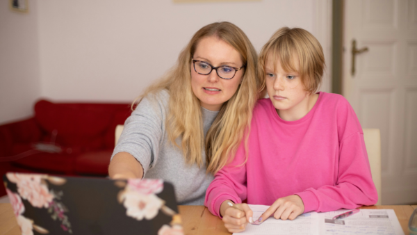 Online Safety for Kids: Experts Say Parents Need Strategy, Not Fear
