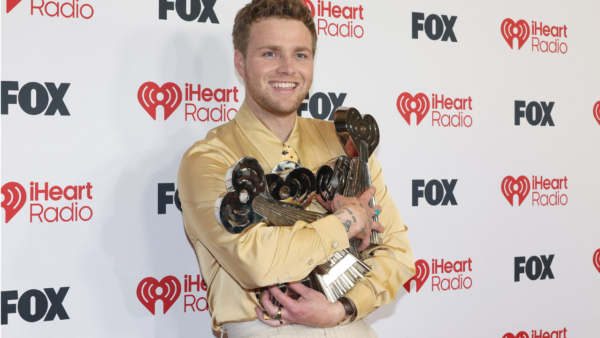 Kids’ Choice Awards 2026: Alex Warren Hosts as Taylor Swift Leads Nominations