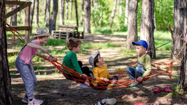 7 Ways Parents Can Encourage Adventurous Outdoor Play Without Taking Unnecessary Risks
