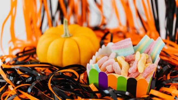 Reese’s 110-Treat Pumpkin Bowl Is on Sale on Amazon for Just $29.24, About 27 Cents a Piece