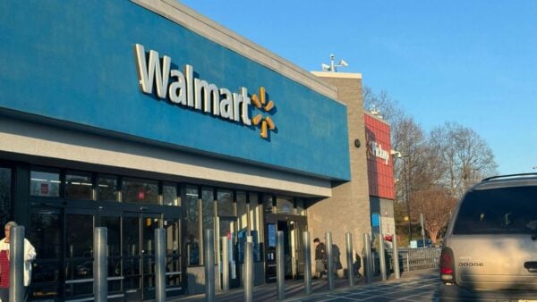 Walmart’s Fall Kitchen Sale Offers Up to 82% Off Lunch-Prep Containers and Knife